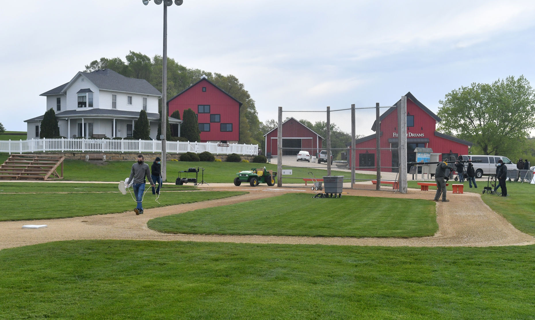 051021-qc-nws-fieldofdreams-280